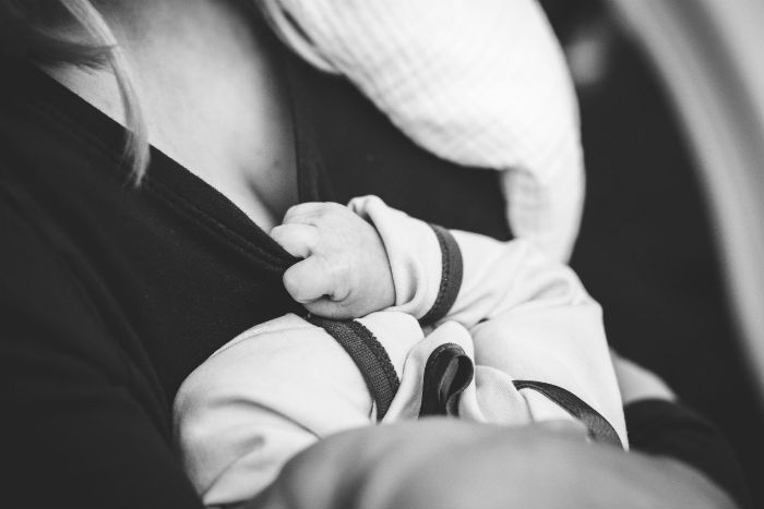 3 ways to cope with sleep deprivation for breastfeeding moms